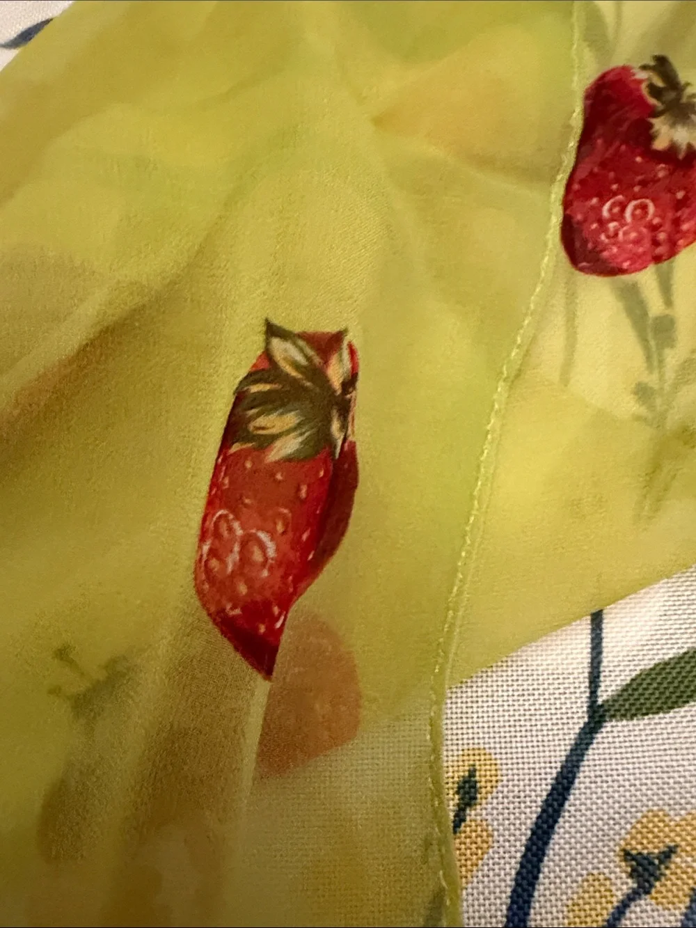 Vintage Echo Strawberry Print Scarf - Lime Green and Red ~ 100 💯 Silk 18 🍓
